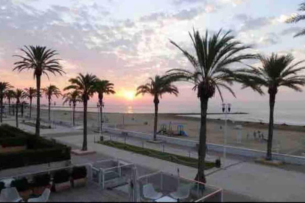 Precioso Apartamento Con Vistas Al Mar. Piscina. Валенсия Екстериор снимка