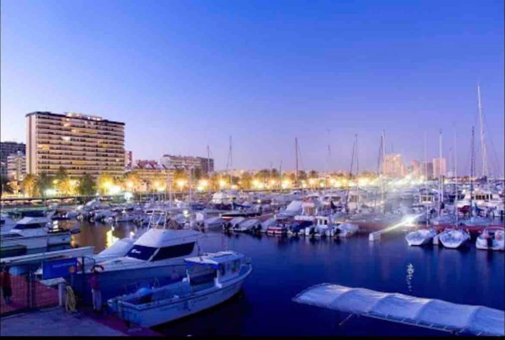 Precioso Apartamento Con Vistas Al Mar. Piscina. Валенсия Екстериор снимка